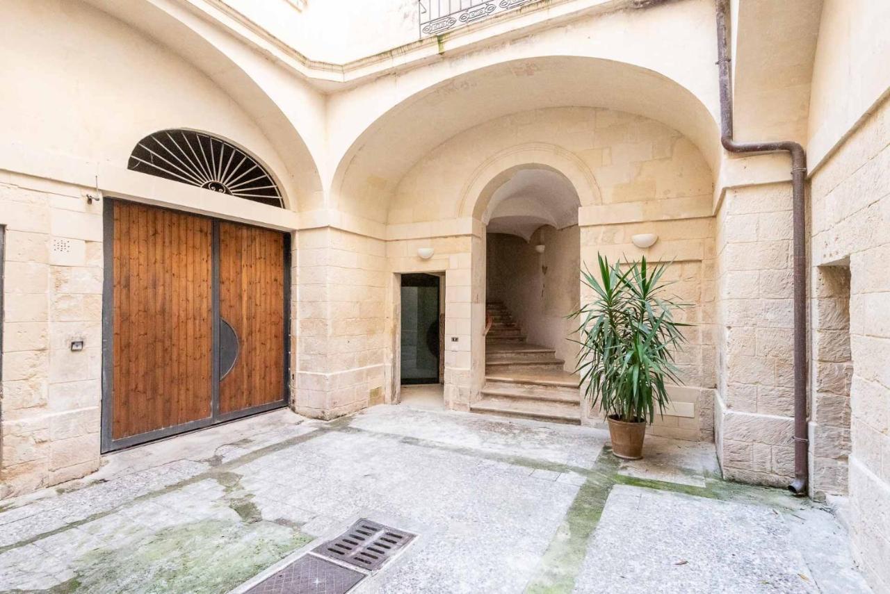 Апартаменты Terzo Campanello - Terrazza Nel Centro Storico Лечче Экстерьер фото